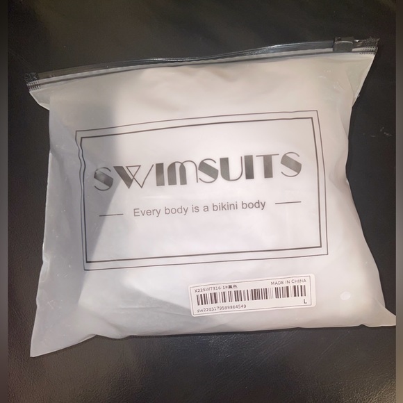 🆕 One Piece Swimsuit - Picture 9 of 10